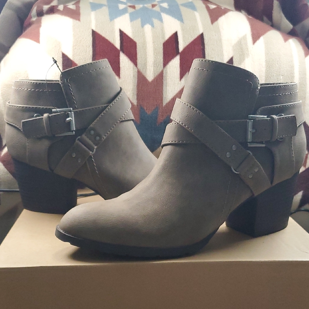 Indigo rd. Brown Buckle Faux Leather Booties